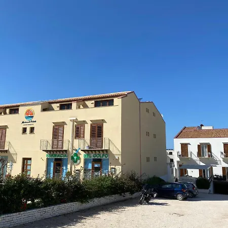 Marina Di Petrolo アパートホテル